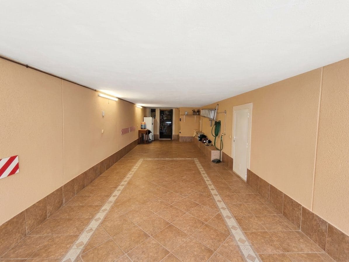 6 bedroom Villa for sale in Torrevieja with pool garage - € 280,000 (Ref: 9975022)