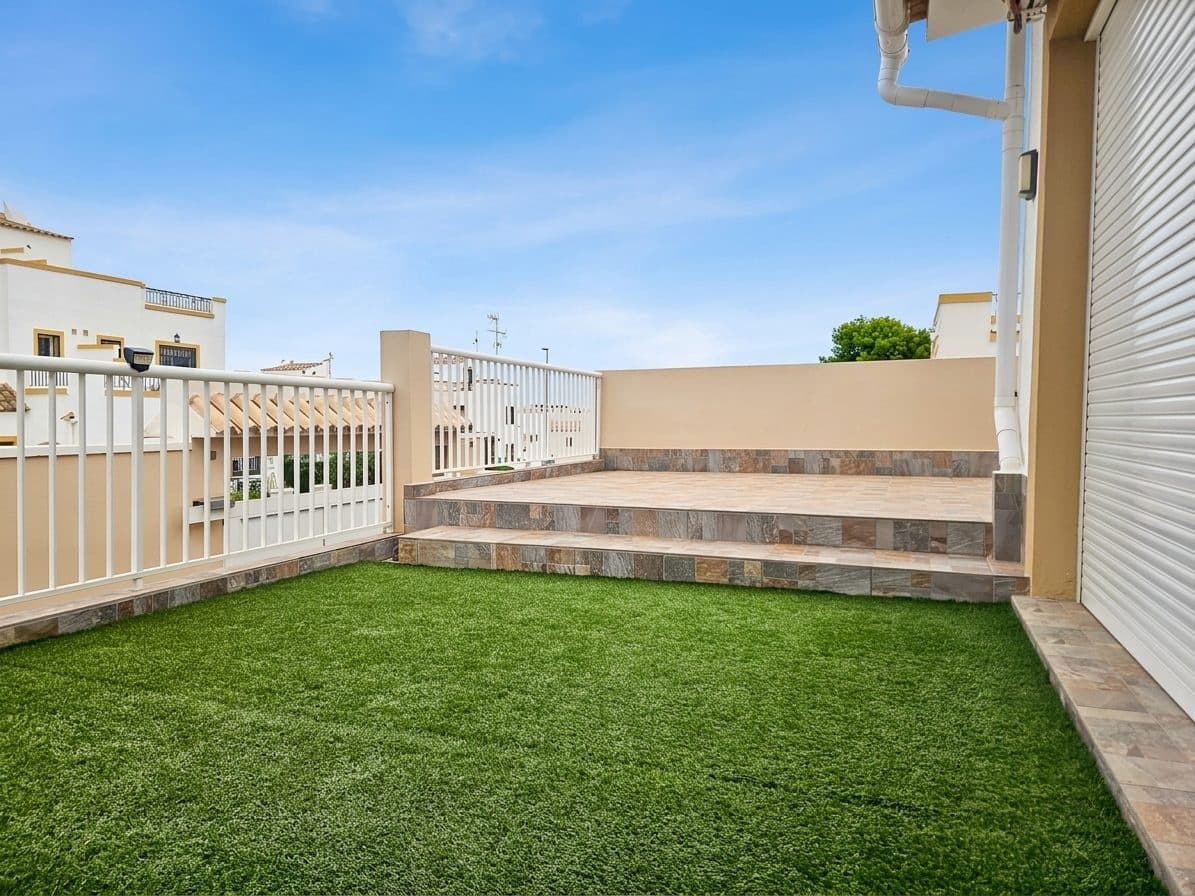 6 bedroom Villa for sale in Torrevieja with pool garage - € 280,000 (Ref: 9975022)