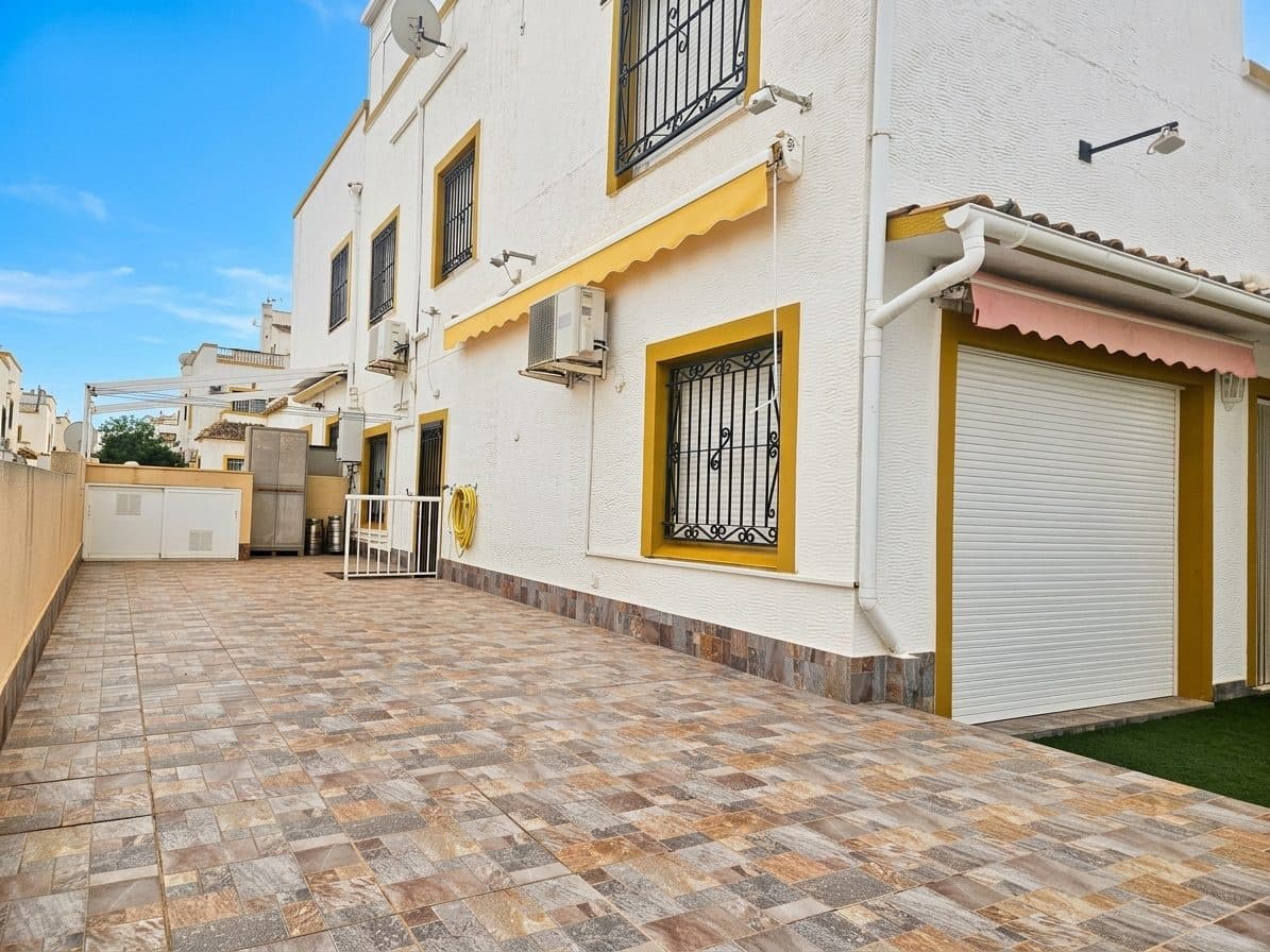 6 bedroom Villa for sale in Torrevieja with pool garage - € 280,000 (Ref: 9975022)