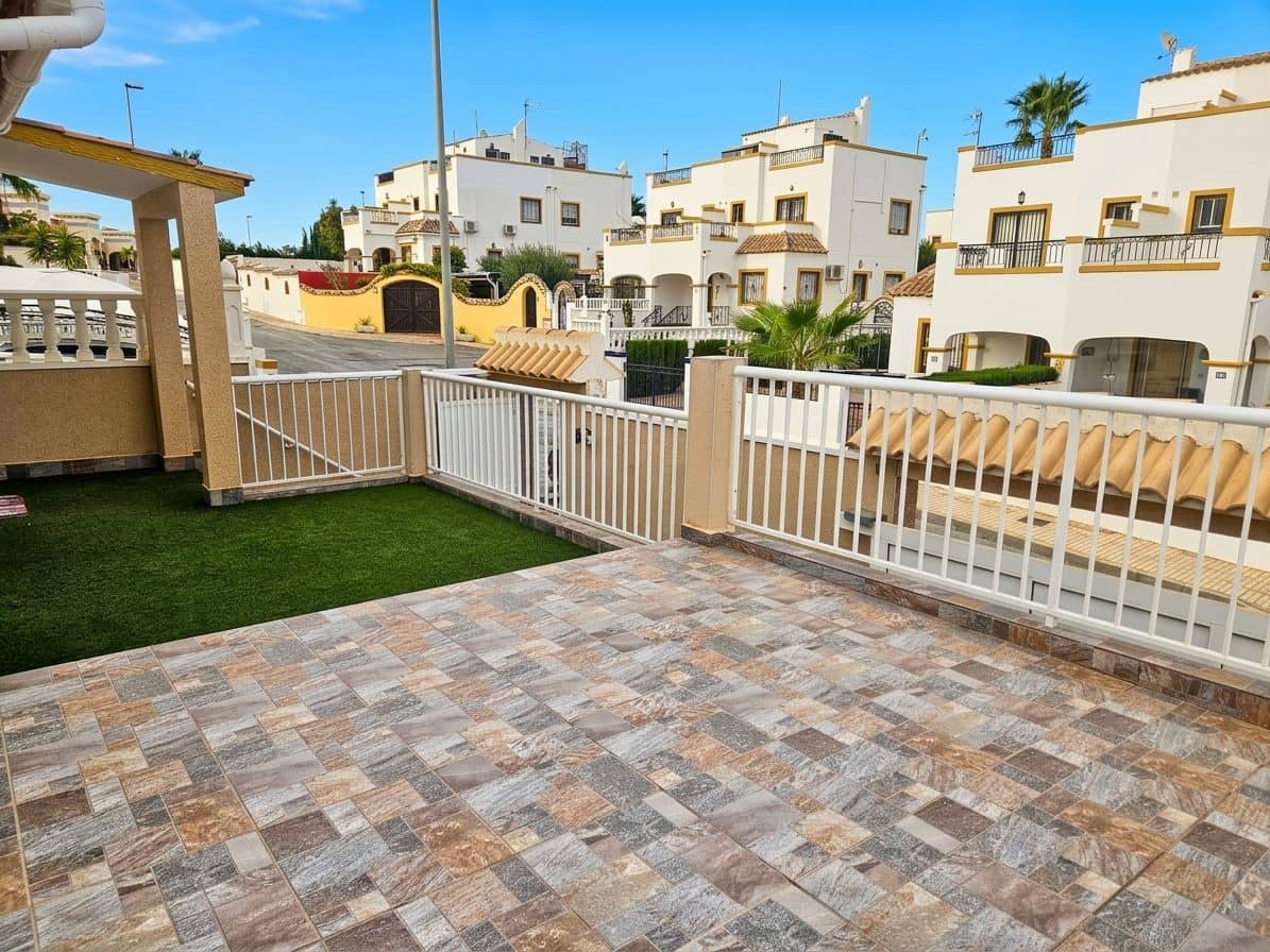 6 bedroom Villa for sale in Torrevieja with pool garage - € 280,000 (Ref: 9975022)