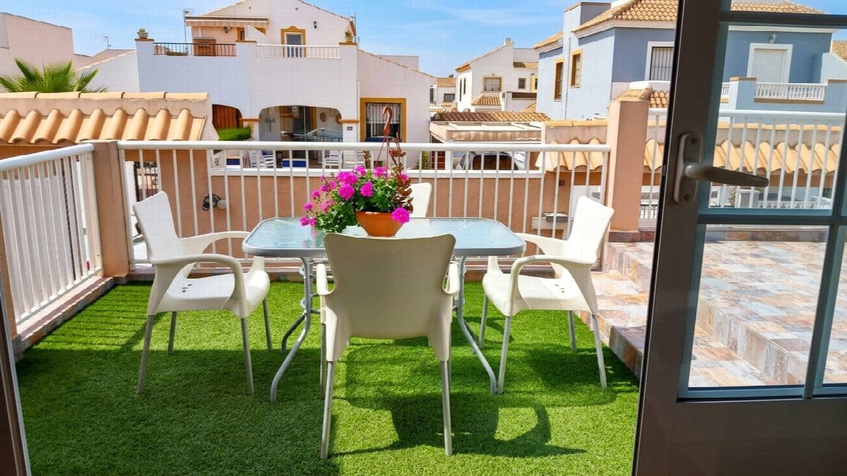 6 bedroom Villa for sale in Torrevieja with pool garage - € 280,000 (Ref: 9975022)