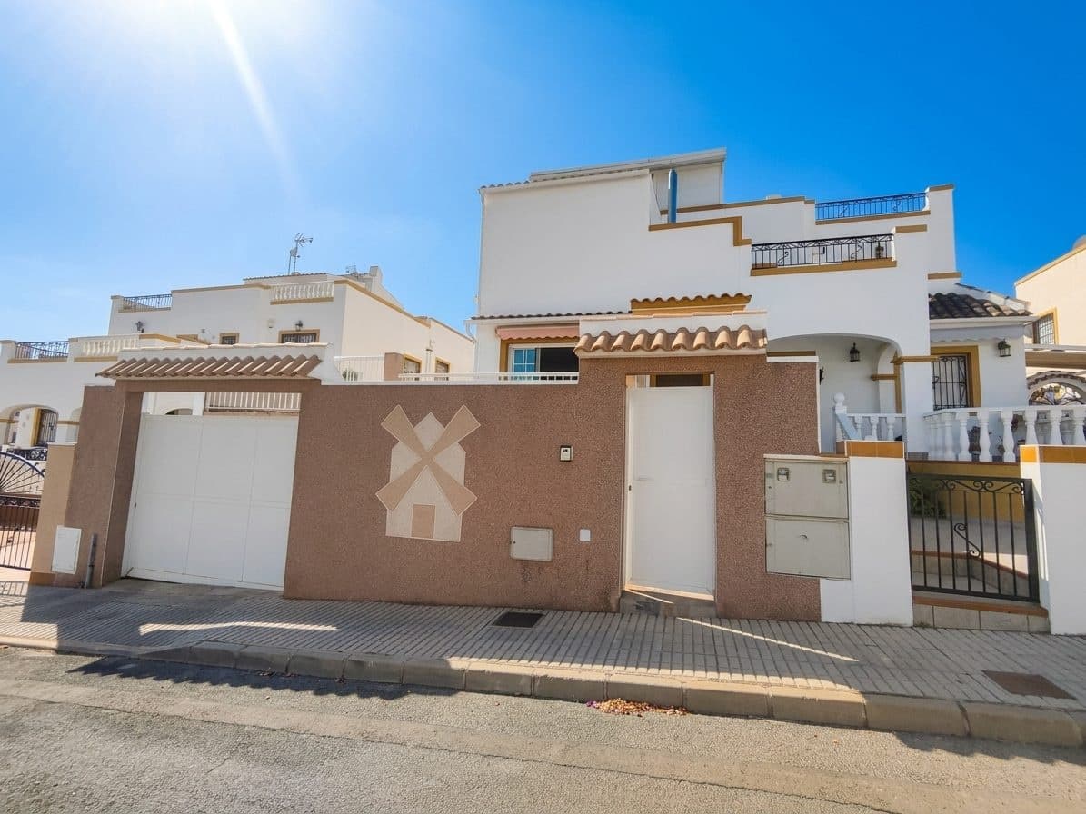 6 bedroom Villa for sale in Torrevieja with pool garage - € 280,000 (Ref: 9975022)
