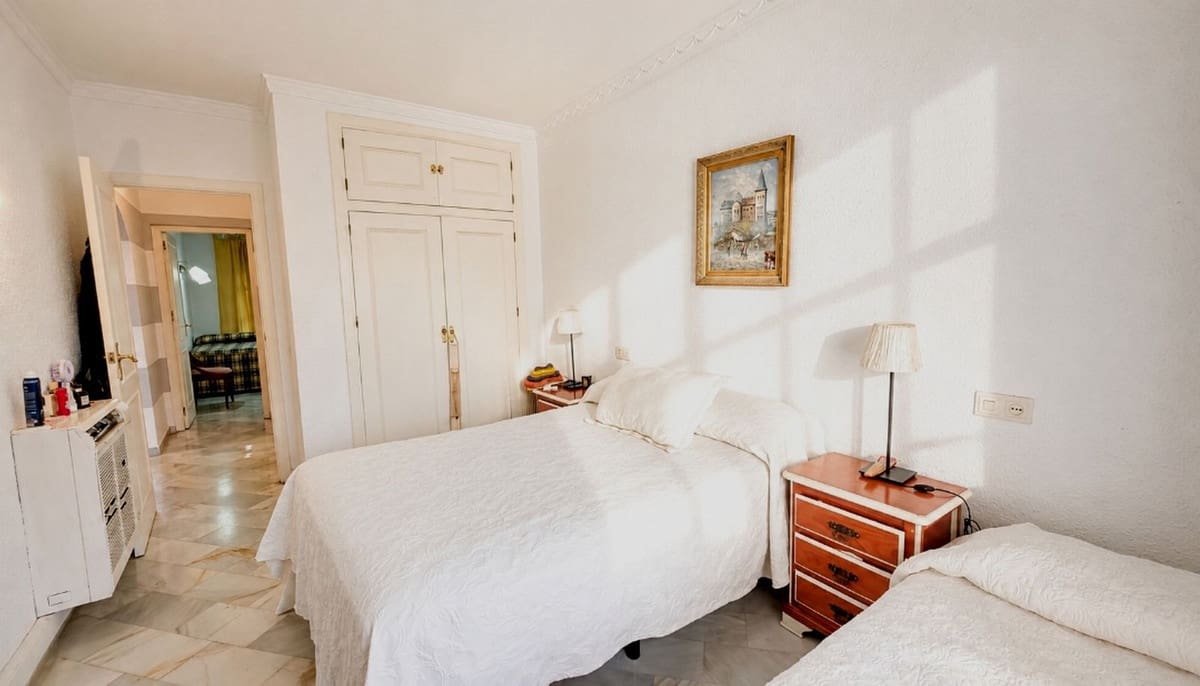 2 soverom Leilighet til salgs i Riviera del Sol med svømmebasseng - € 425 000 (Ref: 9976988)