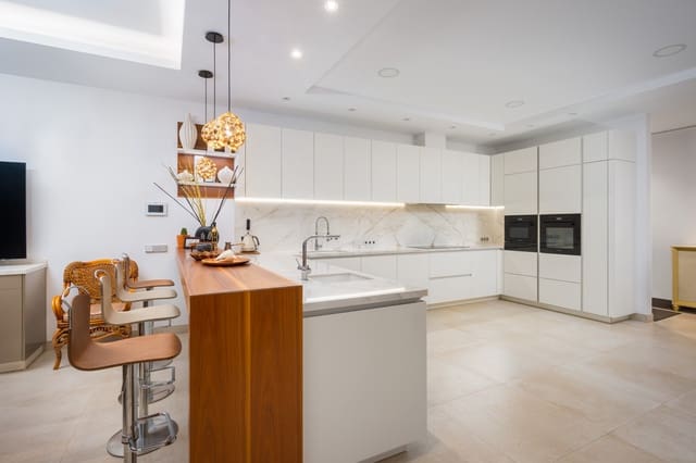 7 slaapkamer Villa te koop in Atalaya-Isdabe, Estepona met zwembad - € 4.750.000 (Ref: 9976989)