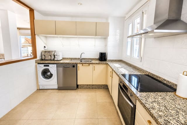 6 soveværelse Villa til salg i Manilva Pueblo, Manilva med swimmingpool - € 550.000 (Ref: 9976997)