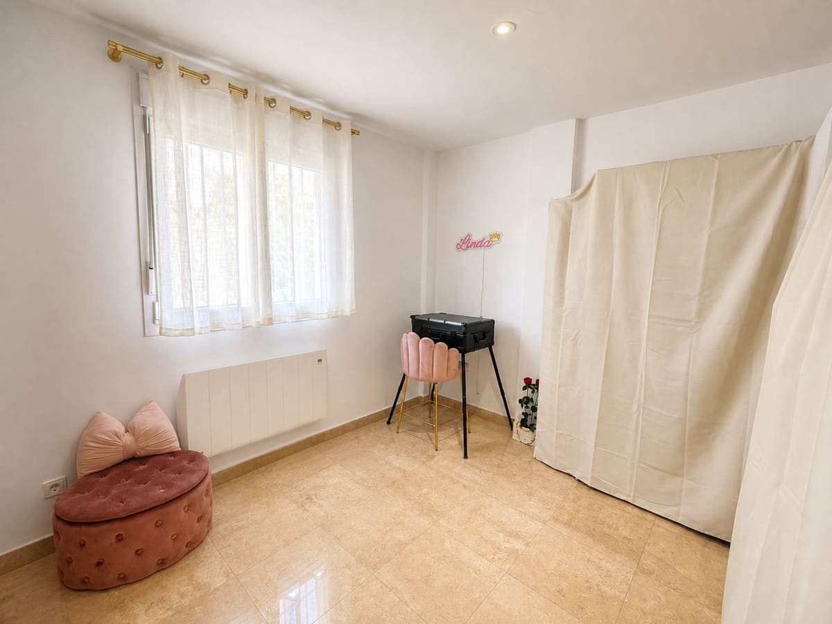 6 bedroom Bungalow for sale in Manilva - € 550,000 (Ref: 9976997)