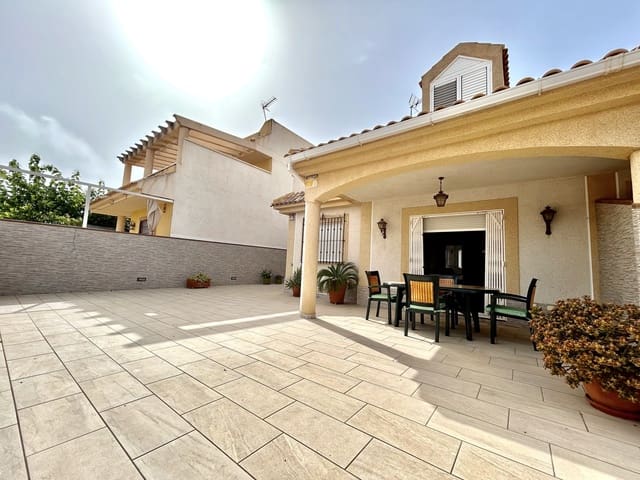 3 soverom Hus til salgs i Torre de la Horadada, Pilar de la Horadada med garasje - € 399 000 (Ref: 9978507)