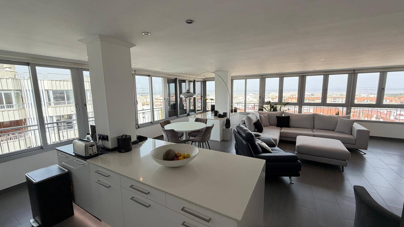 2 soverom Leilighet til salgs i Torrevieja med svømmebasseng - € 369 900 (Ref: 9978510)