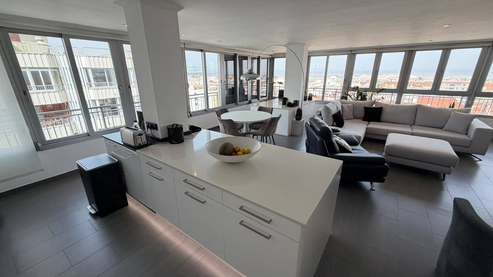 2 soverom Leilighet til salgs i Torrevieja med svømmebasseng - € 369 900 (Ref: 9978510)