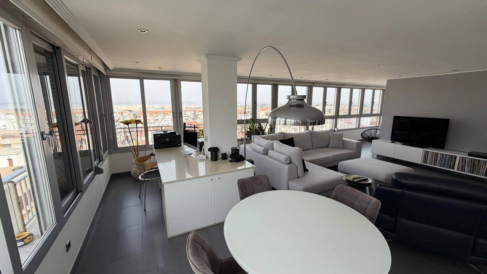 2 soverom Leilighet til salgs i Torrevieja med svømmebasseng - € 369 900 (Ref: 9978510)