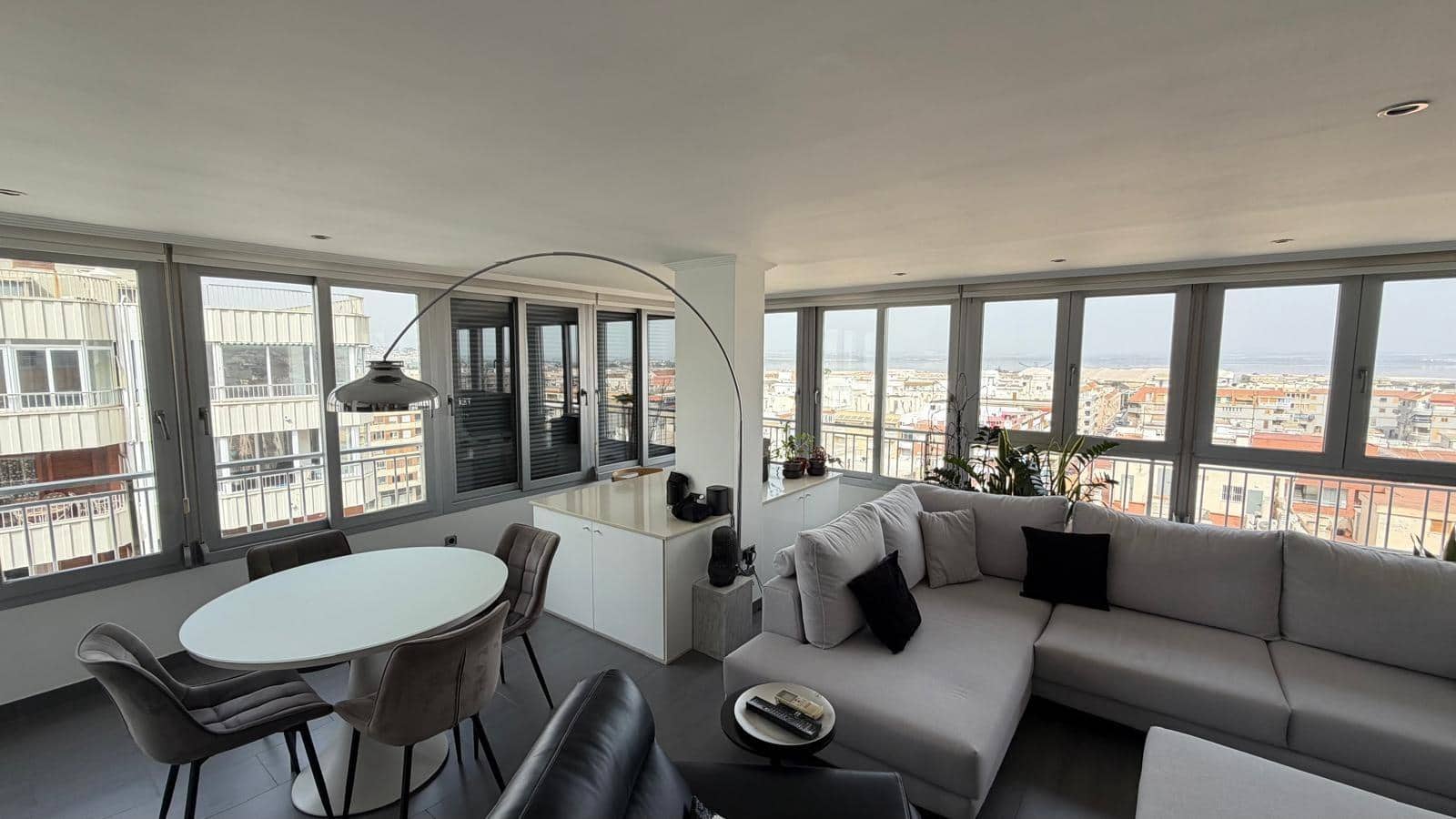 2 soverom Leilighet til salgs i Torrevieja med svømmebasseng - € 369 900 (Ref: 9978510)