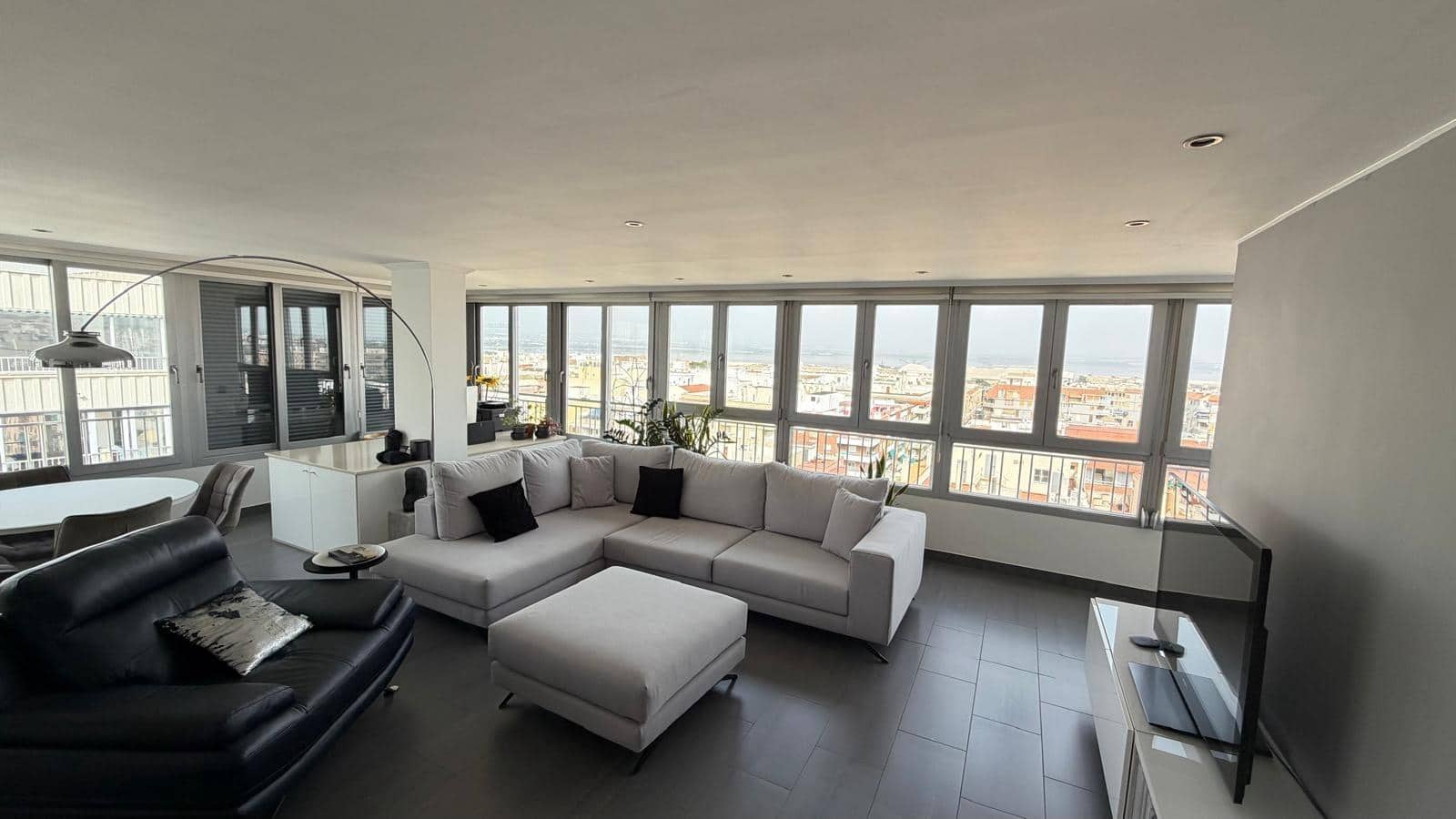 2 soverom Leilighet til salgs i Torrevieja med svømmebasseng - € 369 900 (Ref: 9978510)