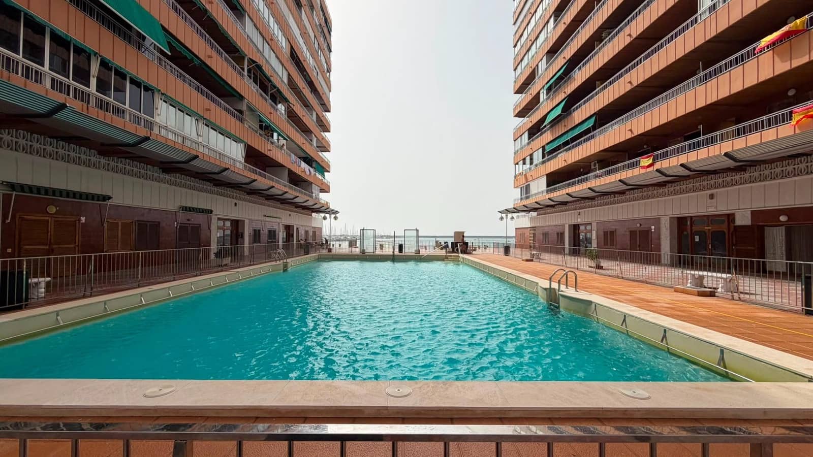 2 soverom Leilighet til salgs i Torrevieja med svømmebasseng - € 369 900 (Ref: 9978510)
