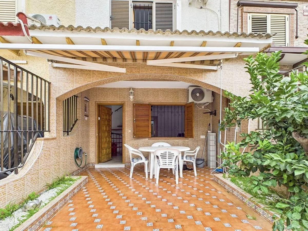 3 bedroom Terraced Villa for sale in Los Alcazares - € 150,000 (Ref: 9978511)