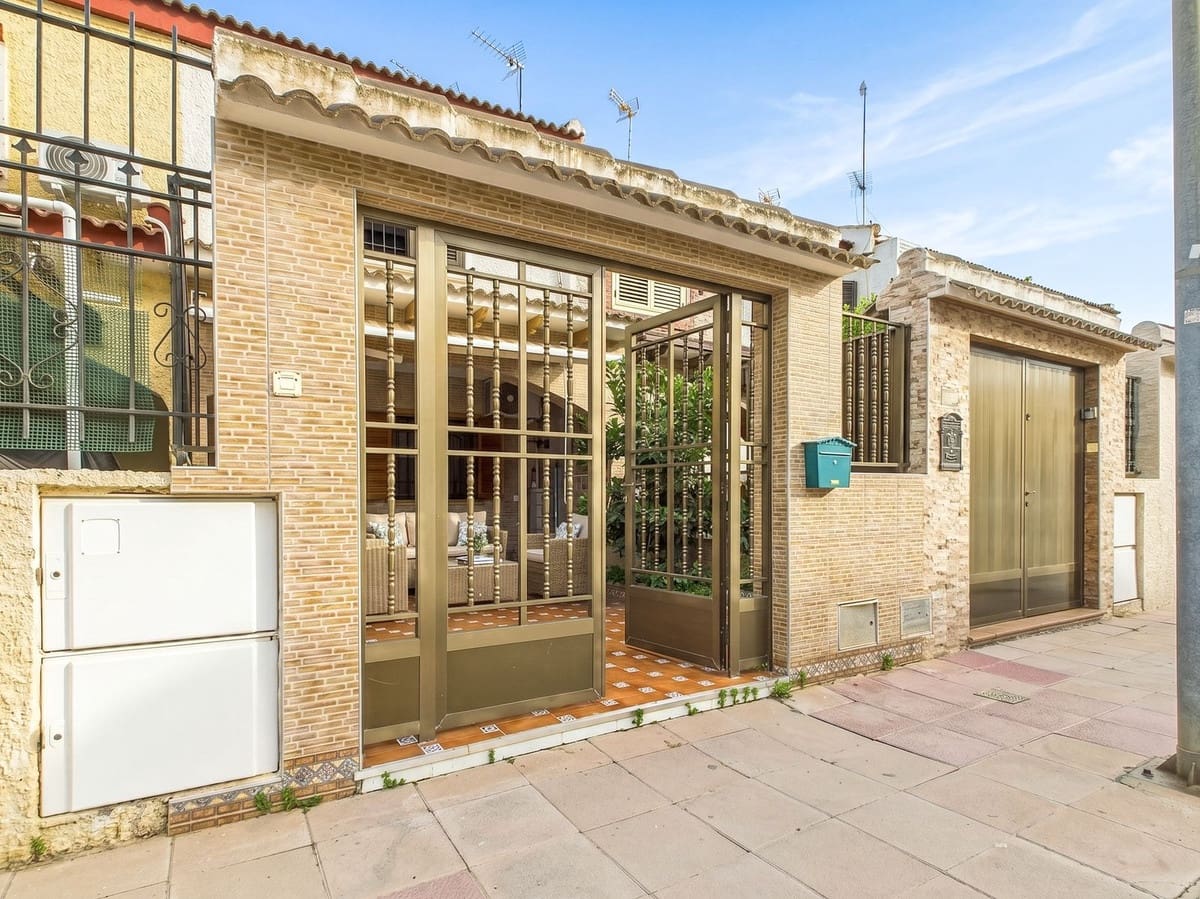 3 bedroom Terraced Villa for sale in Los Alcazares - € 150,000 (Ref: 9978511)