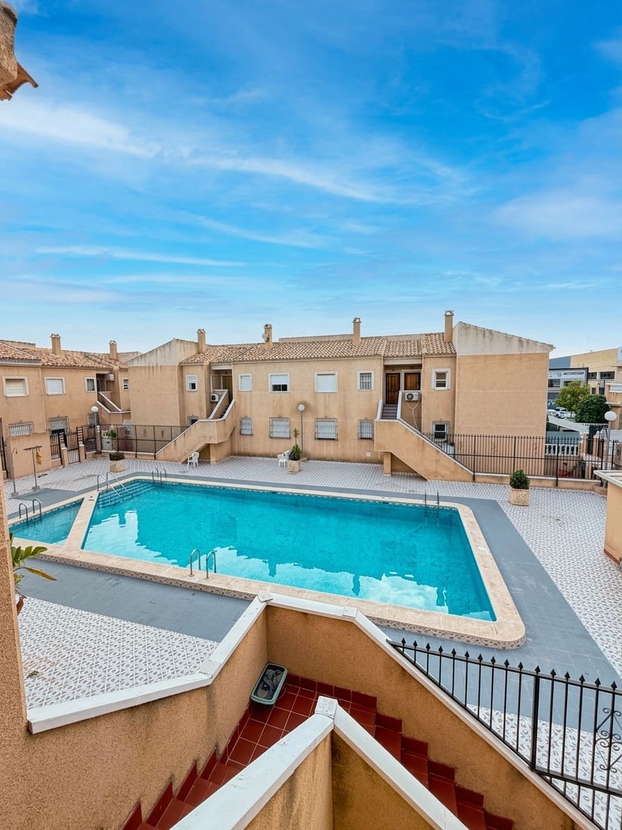 2 bedroom Bungalow for sale in Torrevieja with pool - € 156,900 (Ref: 9979568)