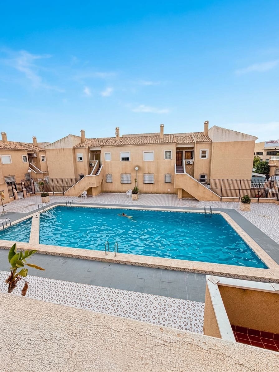 2 bedroom Bungalow for sale in Torrevieja with pool - € 156,900 (Ref: 9979568)
