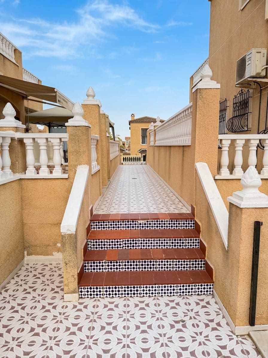 2 bedroom Bungalow for sale in Torrevieja with pool - € 156,900 (Ref: 9979568)
