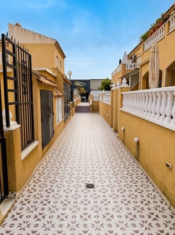 Bungalow de 2 habitaciones en Parque Acuático - Sector 25, Torrevieja en venta con piscina - 156.900 € (Ref: 9979568)