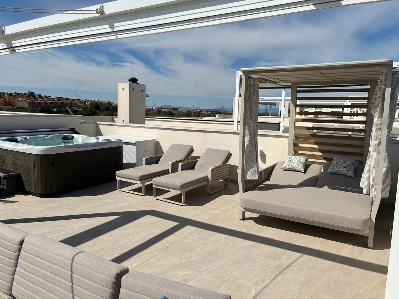 3 soveværelse Penthouse til salg i Orihuela Costa med swimmingpool - € 529.000 (Ref: 9979571)