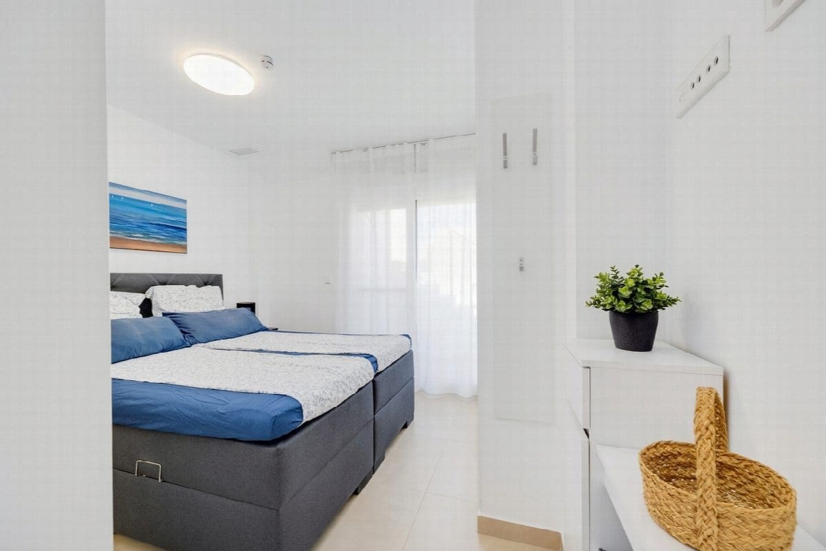 Apartamento de 2 habitaciones en Pilar de la Horadada en venta con piscina - 259.950 € (Ref: 9983171)
