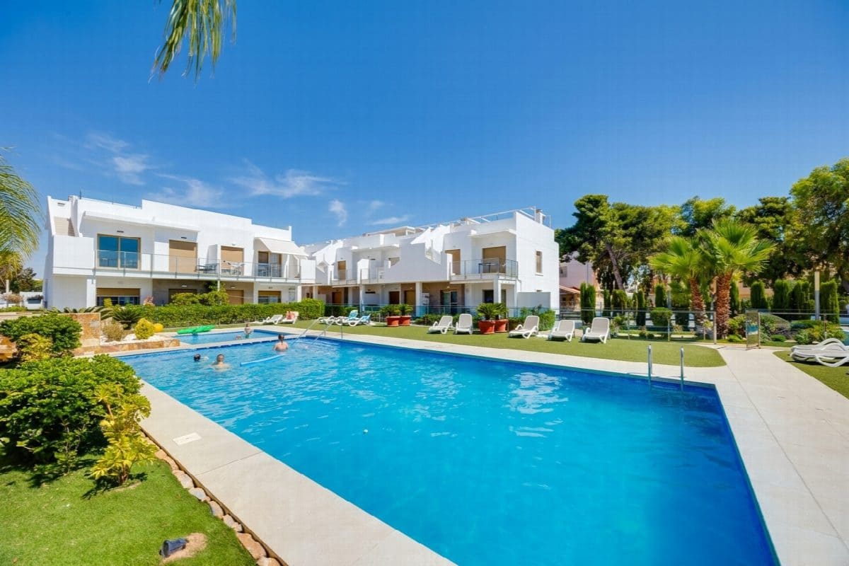 Apartamento de 2 habitaciones en Pilar de la Horadada en venta con piscina - 259.950 € (Ref: 9983171)
