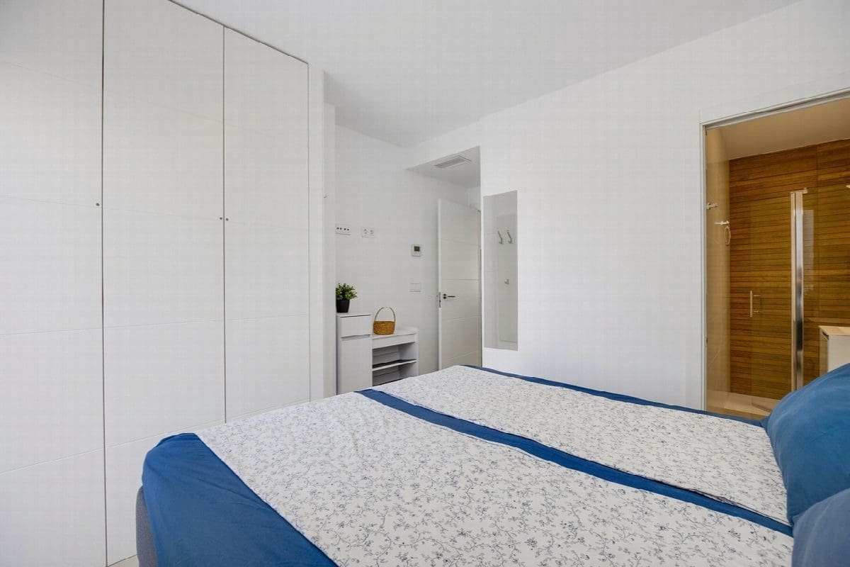 Apartamento de 2 habitaciones en Pilar de la Horadada en venta con piscina - 259.950 € (Ref: 9983171)
