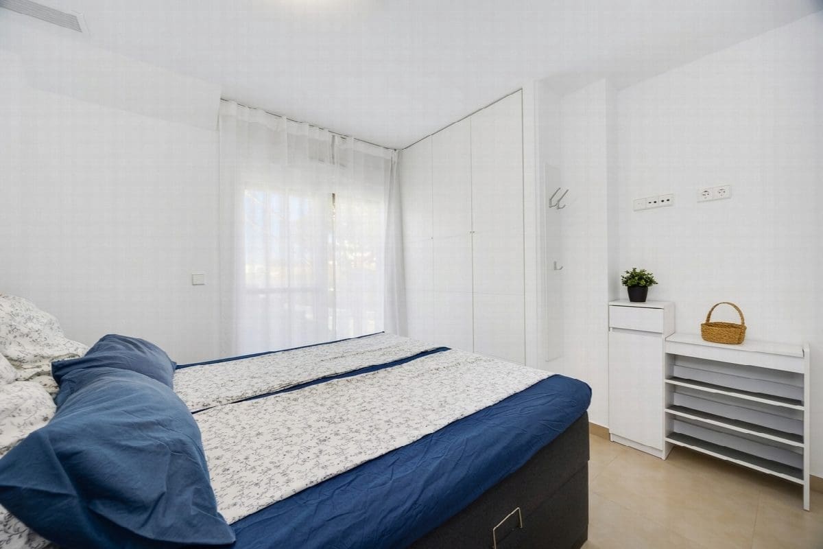 Apartamento de 2 habitaciones en Pilar de la Horadada en venta con piscina - 259.950 € (Ref: 9983171)