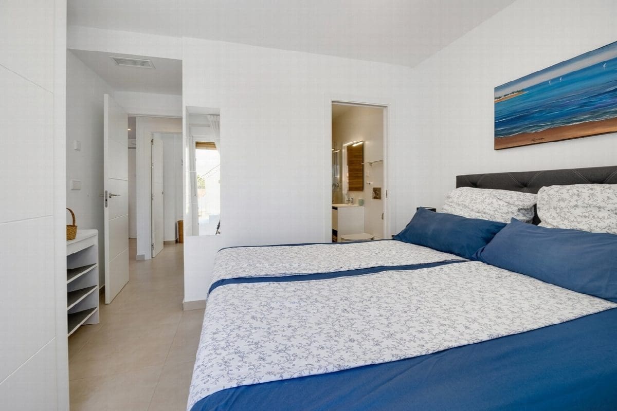 Apartamento de 2 habitaciones en Pilar de la Horadada en venta con piscina - 259.950 € (Ref: 9983171)