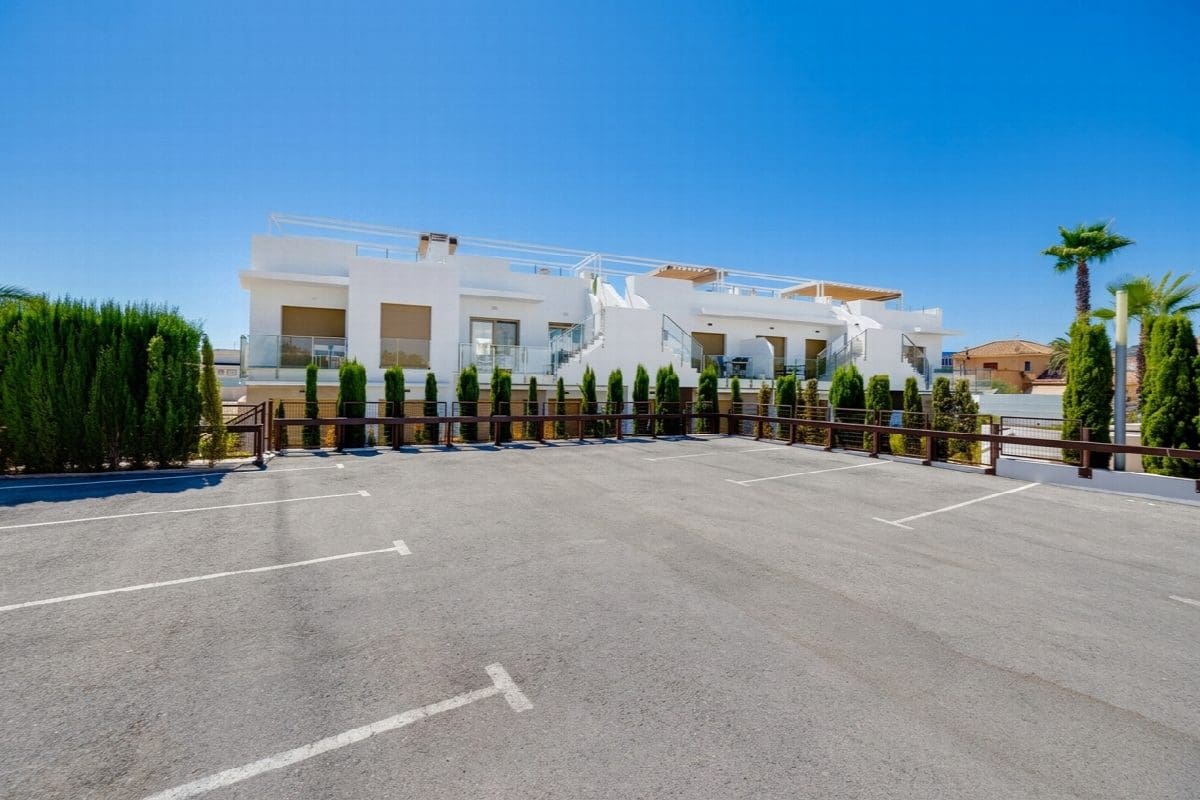 Apartamento de 2 habitaciones en Pilar de la Horadada en venta con piscina - 259.950 € (Ref: 9983171)