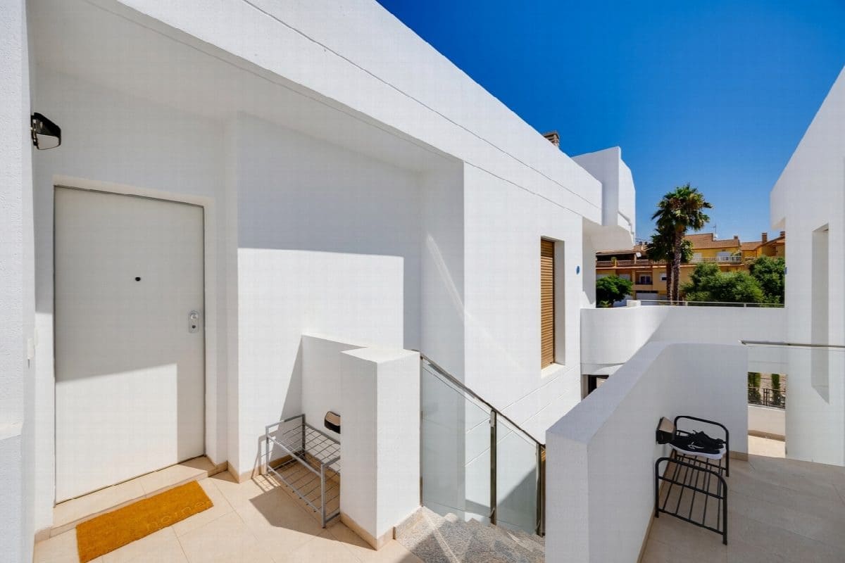 Apartamento de 2 habitaciones en Pilar de la Horadada en venta con piscina - 259.950 € (Ref: 9983171)
