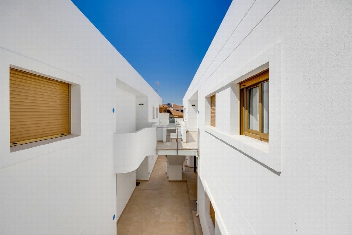 Apartamento de 2 habitaciones en Pilar de la Horadada en venta con piscina - 259.950 € (Ref: 9983171)