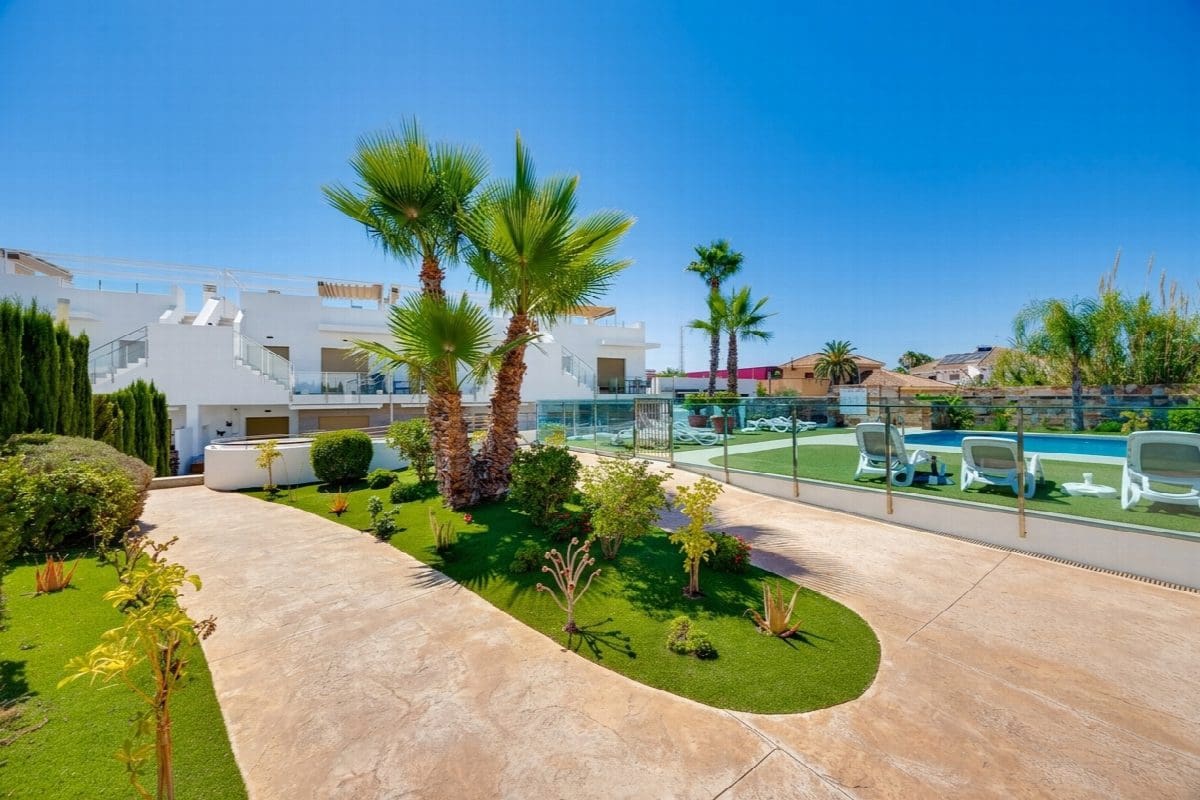 Apartamento de 2 habitaciones en Pilar de la Horadada en venta con piscina - 259.950 € (Ref: 9983171)