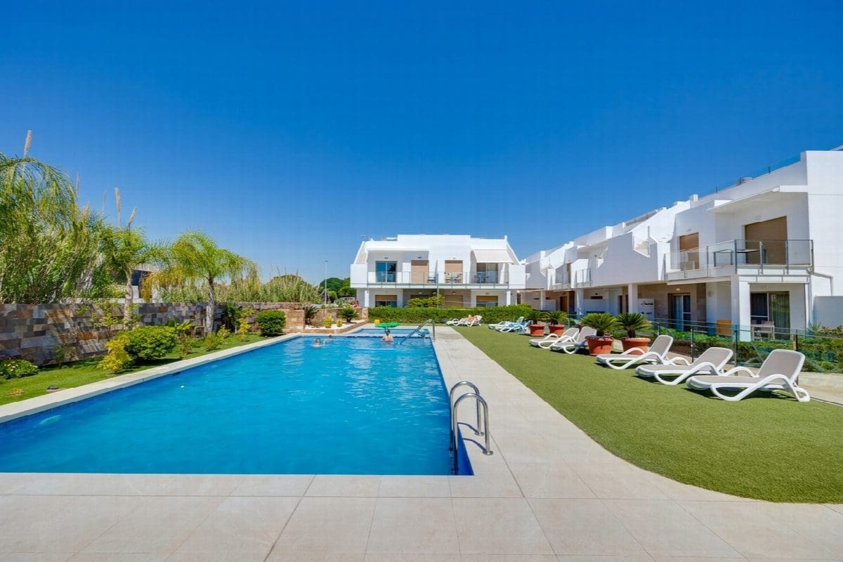 Apartamento de 2 habitaciones en Pilar de la Horadada en venta con piscina - 259.950 € (Ref: 9983171)