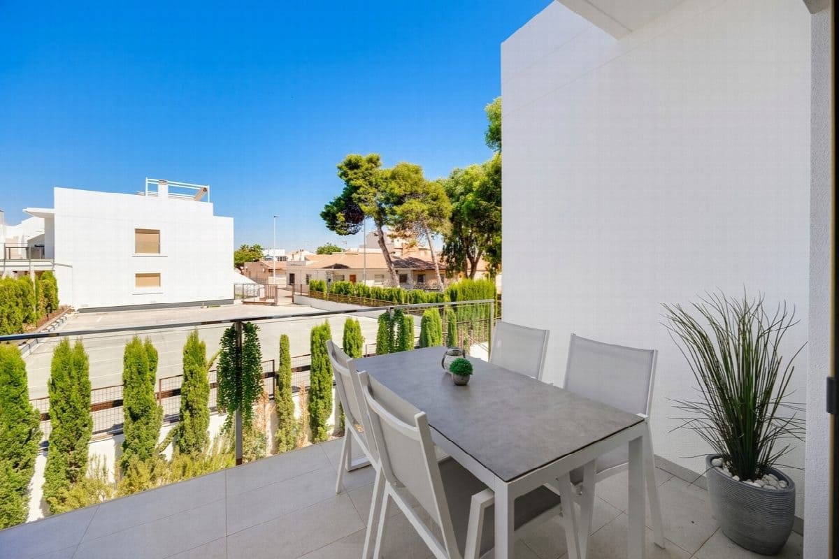 Apartamento de 2 habitaciones en Pilar de la Horadada en venta con piscina - 259.950 € (Ref: 9983171)