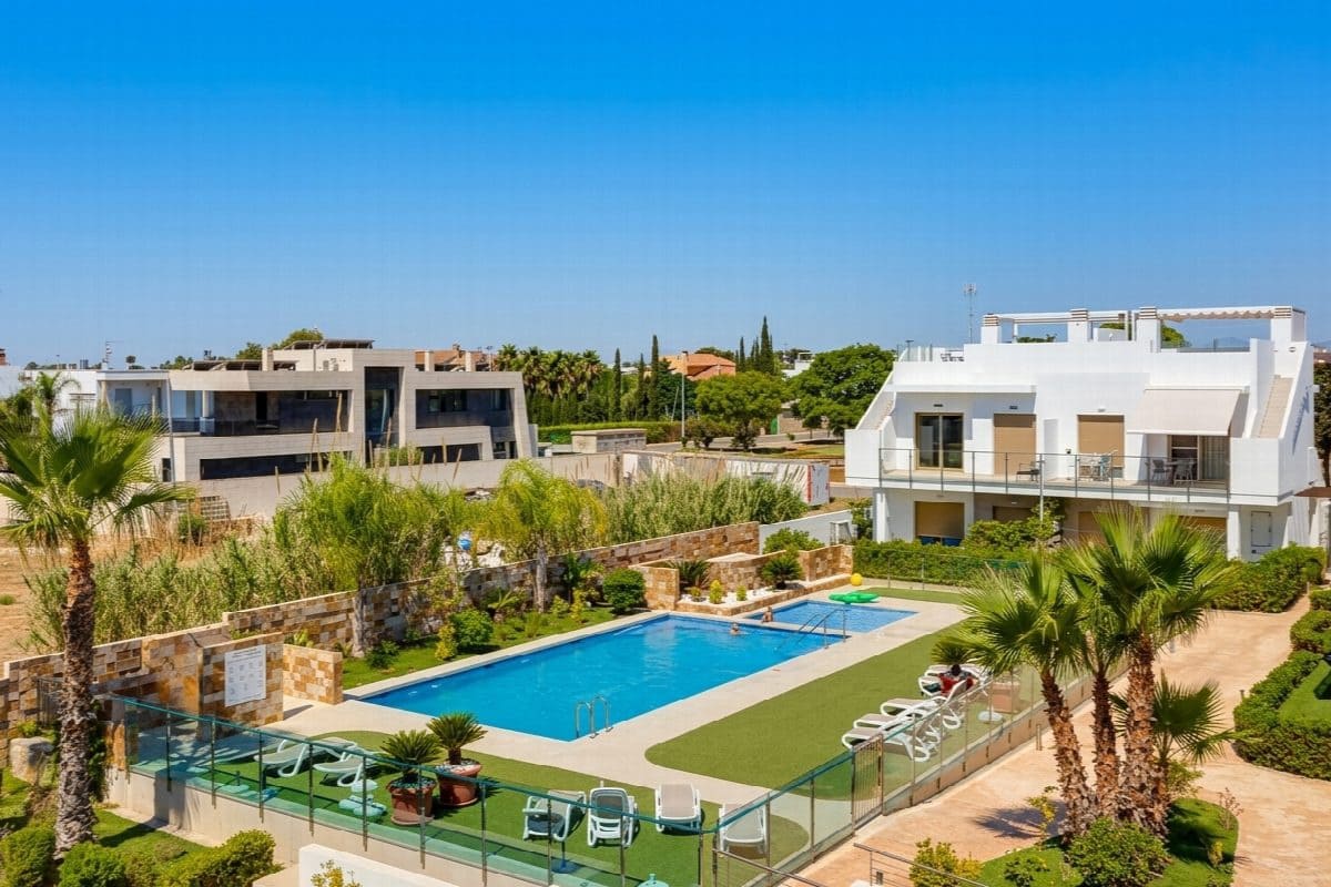 Apartamento de 2 habitaciones en Pilar de la Horadada en venta con piscina - 259.950 € (Ref: 9983171)