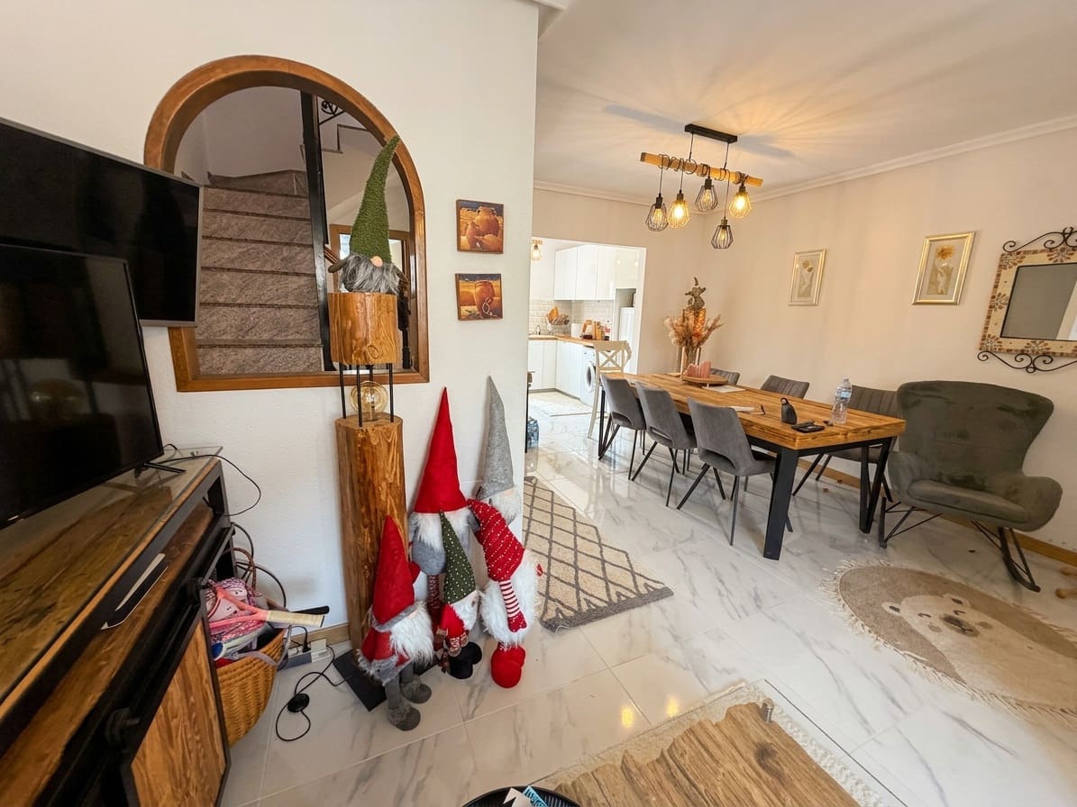 3 sypialnia Bungalow na sprzedaż w Torrevieja z basenem - 272 000 € (Ref: 9984567)