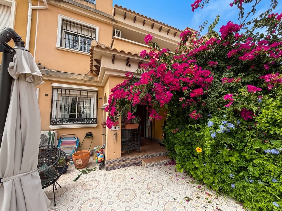 3 sypialnia Bungalow na sprzedaż w Torrevieja z basenem - 272 000 € (Ref: 9984567)