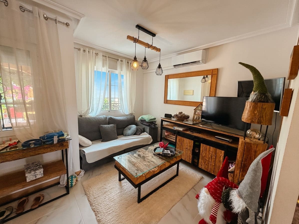 3 sypialnia Bungalow na sprzedaż w Torrevieja z basenem - 272 000 € (Ref: 9984567)