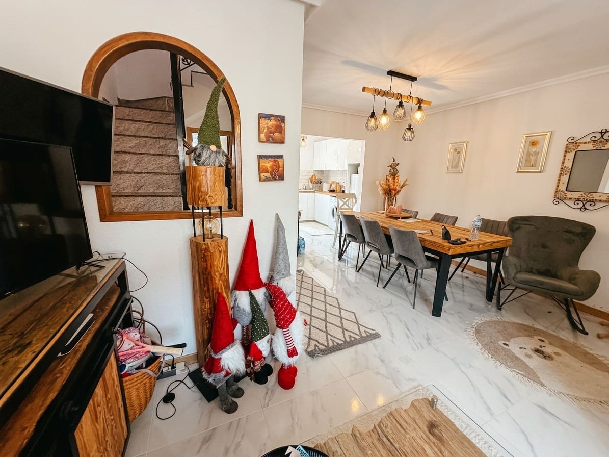 3 sypialnia Bungalow na sprzedaż w Torrevieja z basenem - 272 000 € (Ref: 9984567)
