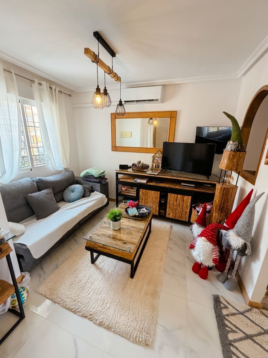 3 sypialnia Bungalow na sprzedaż w Torrevieja z basenem - 272 000 € (Ref: 9984567)