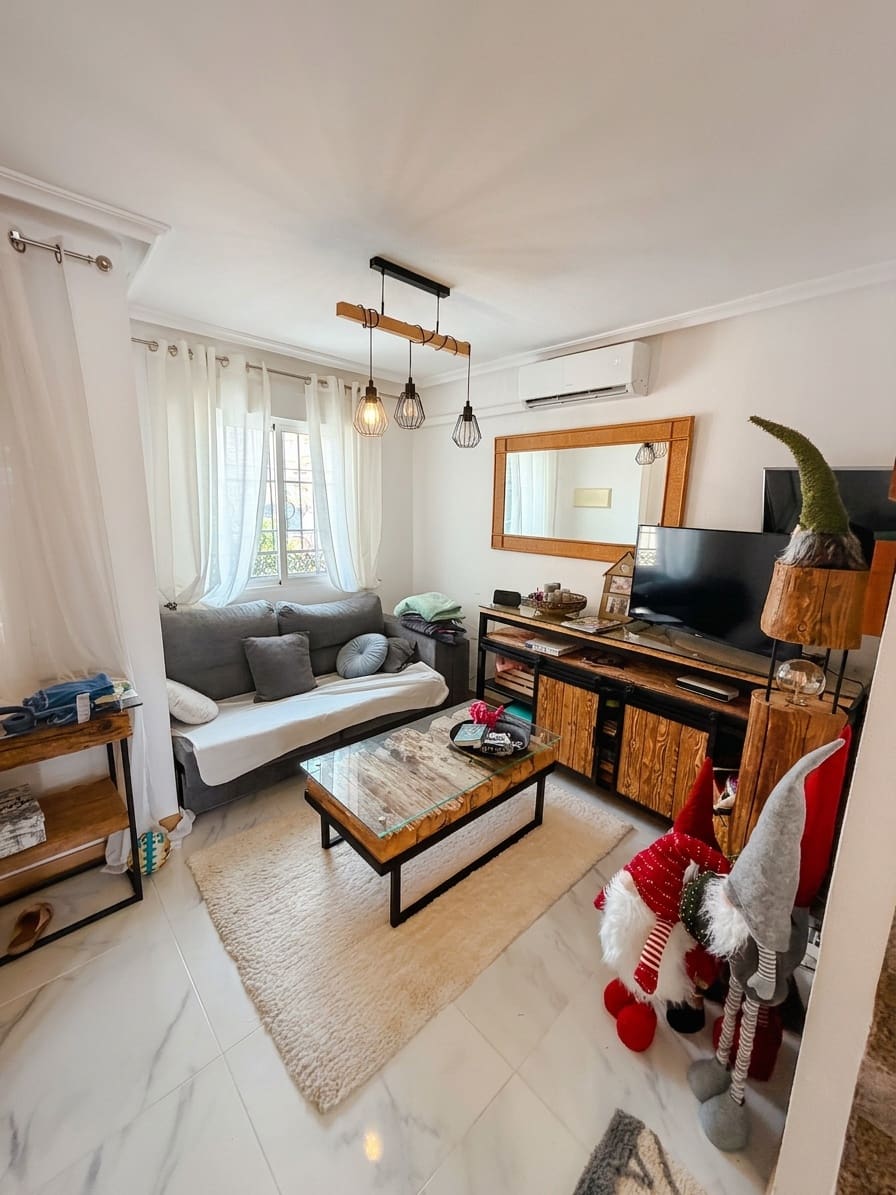 3 sypialnia Bungalow na sprzedaż w Torrevieja z basenem - 272 000 € (Ref: 9984567)