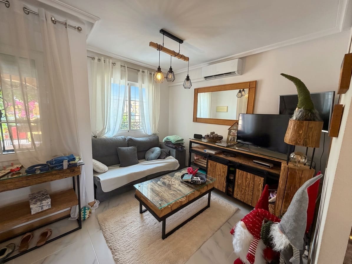 3 sypialnia Bungalow na sprzedaż w Torrevieja z basenem - 272 000 € (Ref: 9984567)