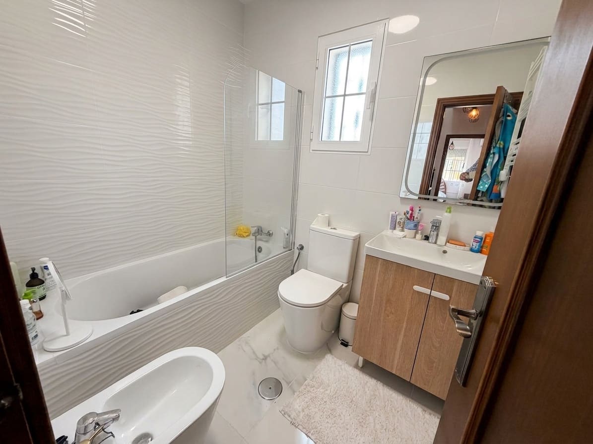 3 sypialnia Bungalow na sprzedaż w Torrevieja z basenem - 272 000 € (Ref: 9984567)