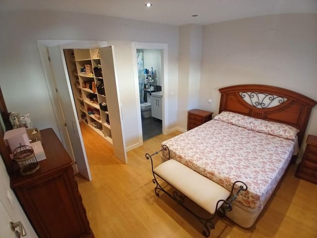 4 soveværelse Villa til salg i Fuengirola med garage - € 745.000 (Ref: 9984611)