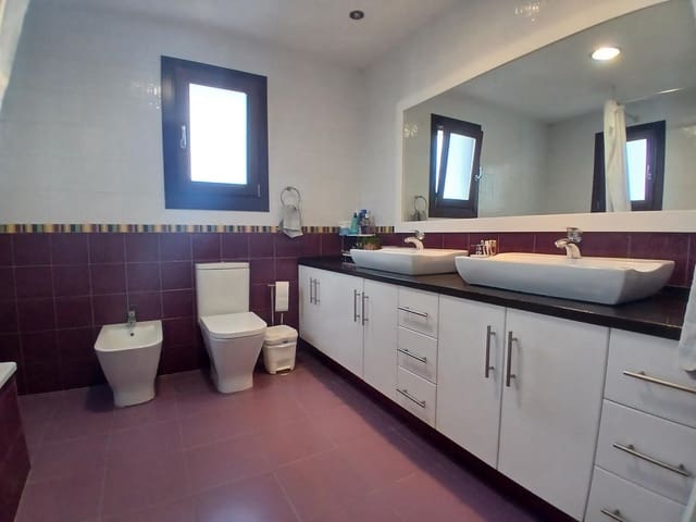 4 soveværelse Villa til salg i Fuengirola med garage - € 745.000 (Ref: 9984611)