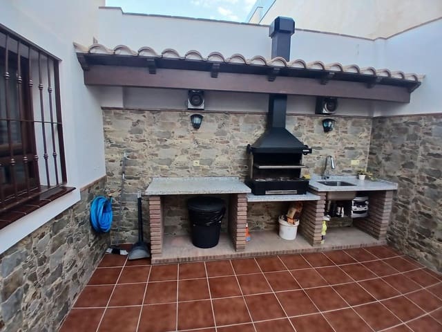 4 soveværelse Villa til salg i Fuengirola med garage - € 745.000 (Ref: 9984611)