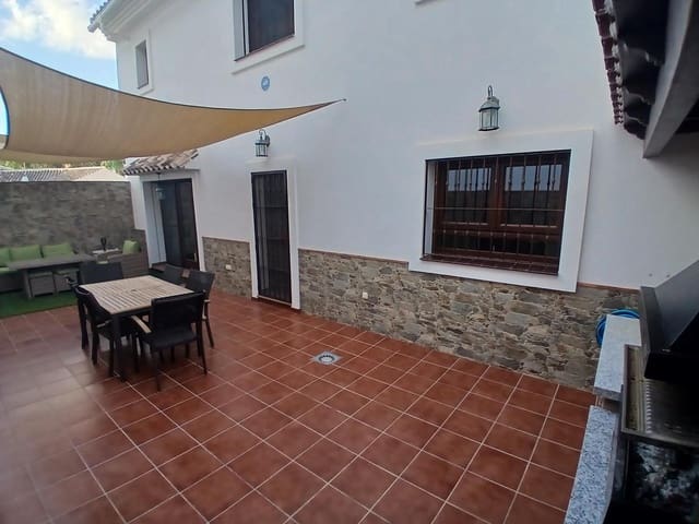4 makuuhuone Huvila myytävänä paikassa Fuengirola mukana 
autotalli - 745 000 € (Ref: 9984611)