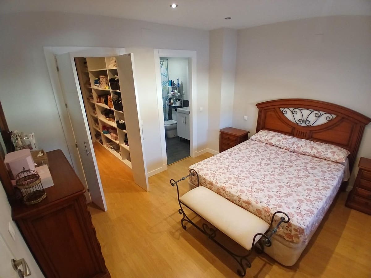 4 bedroom Villa for sale in Fuengirola with garage - € 745,000 (Ref: 9984611)