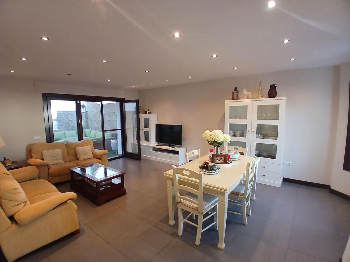 4 bedroom Villa for sale in Fuengirola with garage - € 745,000 (Ref: 9984611)